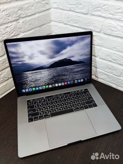 MacBook Pro 15 2017 Core i7/Radeon 555/озу 16