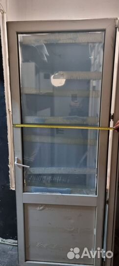 Дверь пластиковая стеклянная 70 на 190