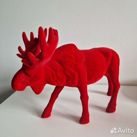 Фигурка лось бархатная красная настольная