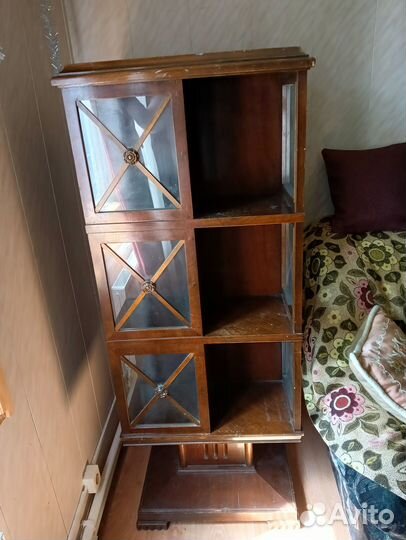 Этажерка для книг