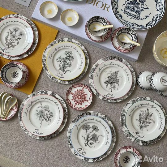 Столовый сервиз Dior