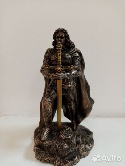 Статуэтка *Король Артур*