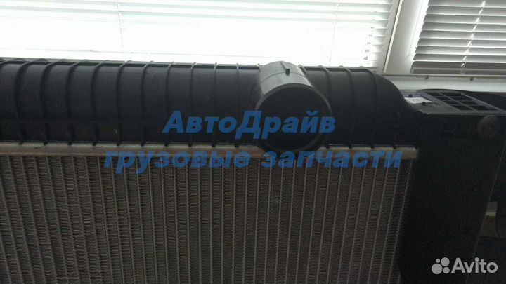 Радиатор охлаждения Рено Премиум