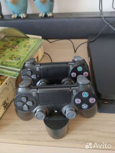 Sony Playstation 4 slim 2 джойстика 8 игр
