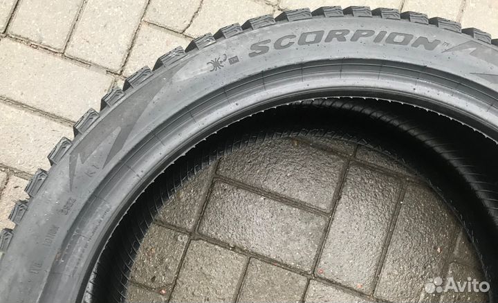 Pirelli Ice Zero 2 285/35 R22 и 315/30 R22