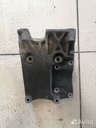 Кронштейн вспомогательных агрегатов Volvo C30