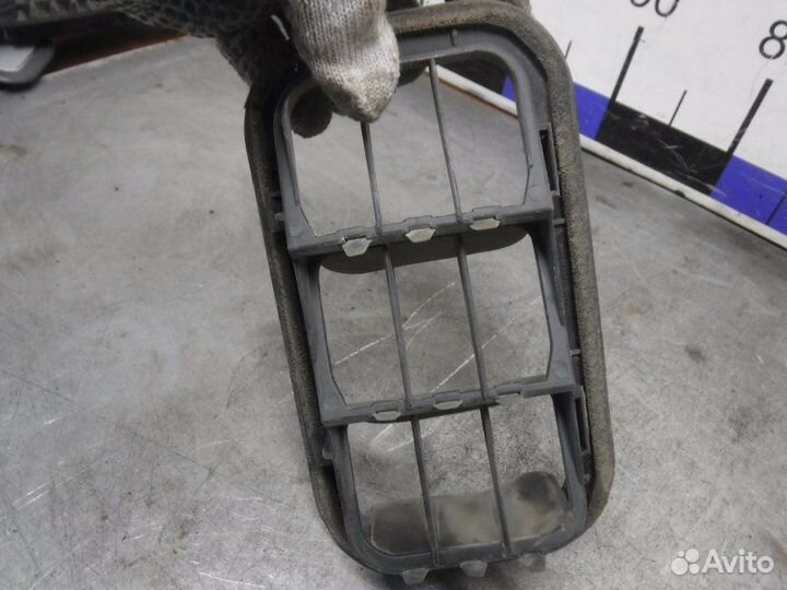 Решетка вентиляционная задняя левая Geely Emgrand