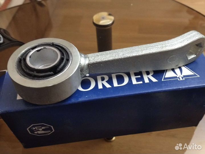 Тяга переднего стабилизатора L lemforder 2930801