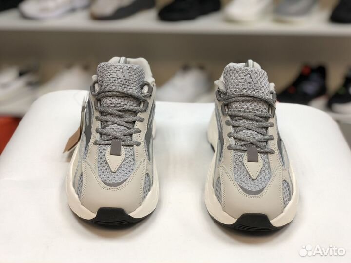 Кроссовки Adidas yeezy 700 v2
