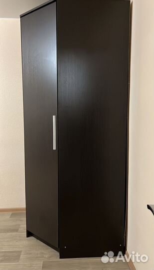 Угловой шкаф