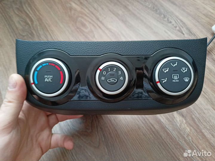 Блок управления отопителем/печкой Kia Rio 3
