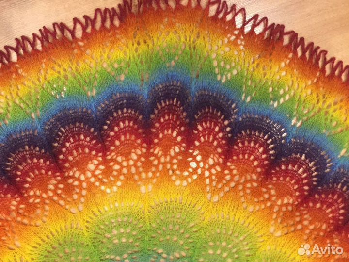 Подарок для женщины. Шаль ручной работы