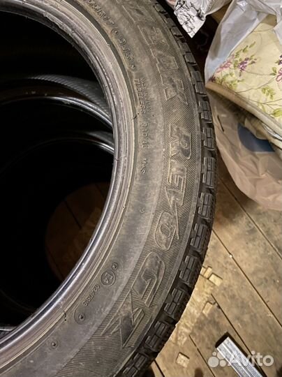 Bridgestone Blizzak Revo GZ 215/55 R17 94S