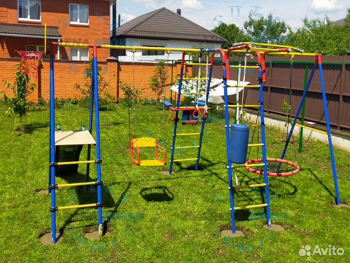 Уличный комплекс с горкой