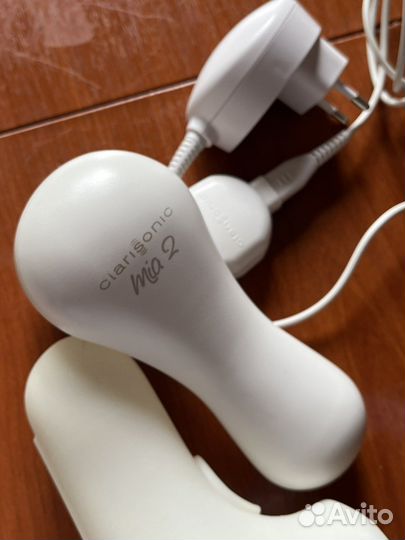 Щеточка для очищения лица Clarisonic Mia 2