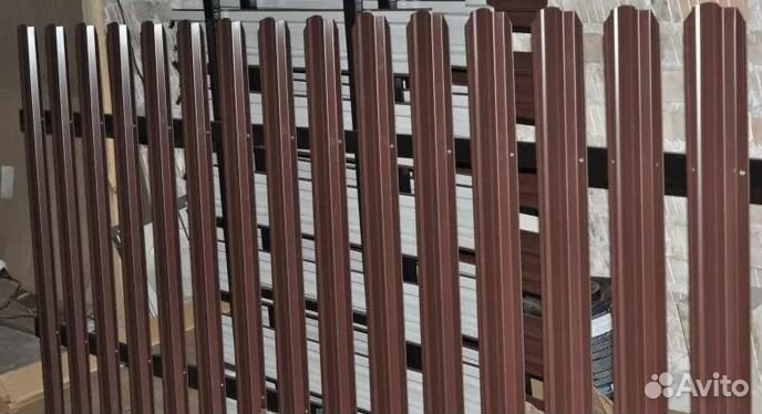 Металлический штакетник М-образный цвет шоколад