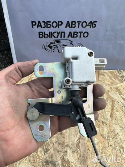 Активатор замка багажника Volkswagen Touareg 4.2