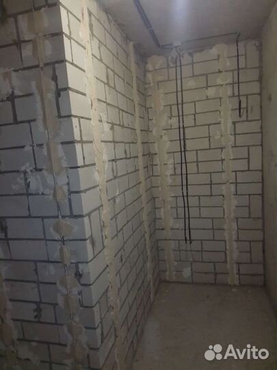 Штукатурка,шпаклёвка, стяжка.И так далее