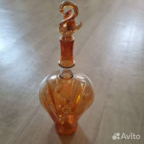 Графин с лебедем внутри подарочный