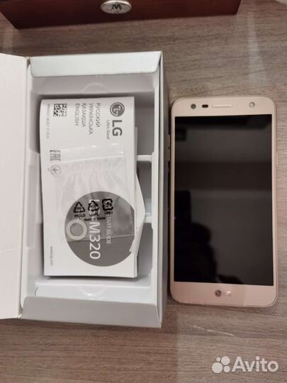 Телефон LG
