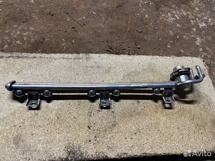 Рампа топливная VW Passat B5 VR5 AGZ 2.3