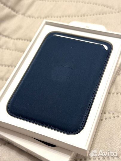 Apple FineWoven Wallet MagSafe Pacific Blue