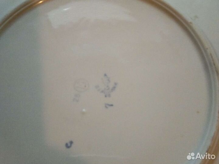 Посуда стекло 4 фужера,4 рюмки,вазочка,2 салатницы