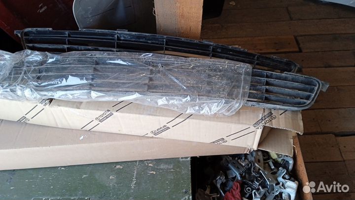 Решетка в бампер центральная Corolla E15 2006-2010