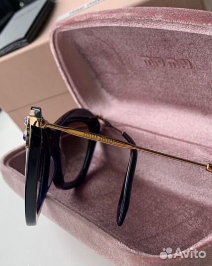 Солнцезащитные очки miu miu