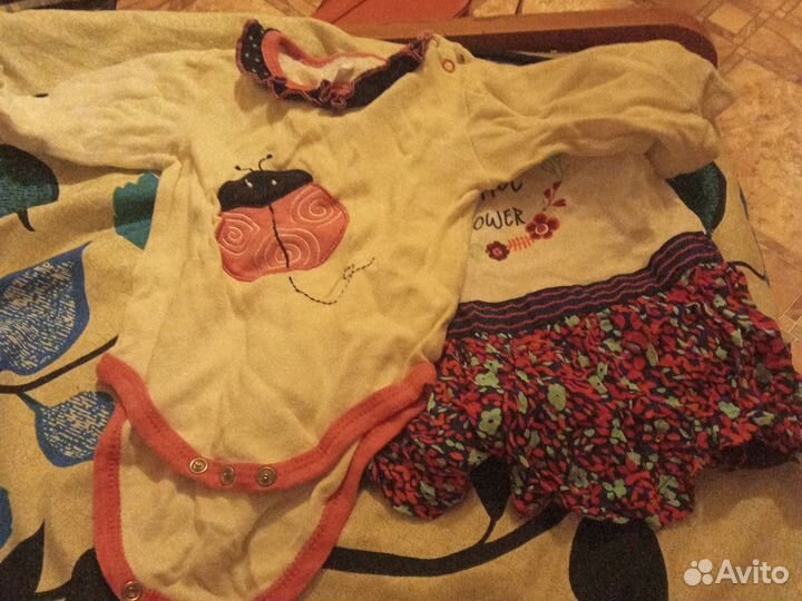 Отдам пакет детских вещей на новорожденную девочку