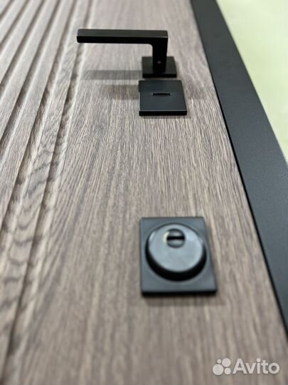 Дверь входная со скрытыми петлями