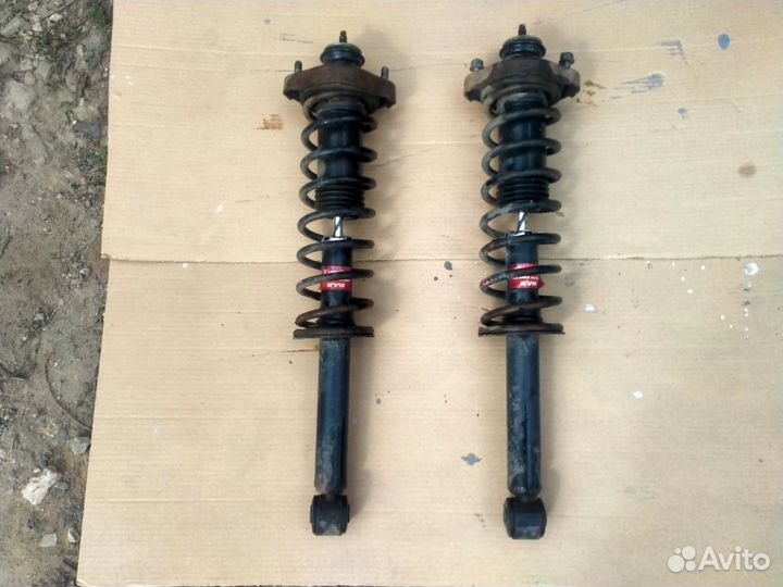 Стойки задние в сборе Mitsubishi Lancer 6