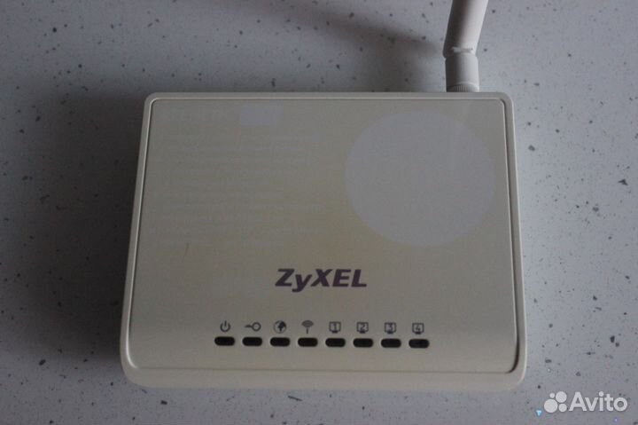 Продаю интернет-центр Zyxel keenetic lite.WI Fi