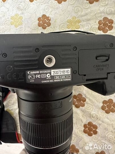 Продам зеркальный фотоаппарат Canon EOS 1100d