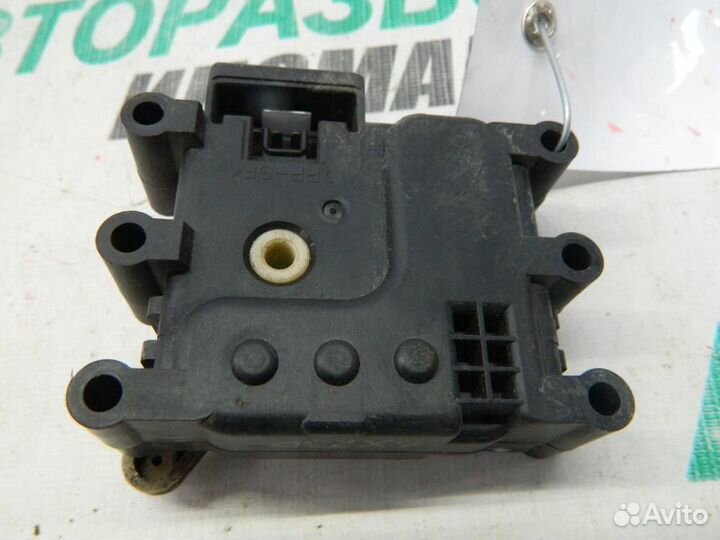 Моторчик заслонки печки для Mazda 6 2002-2007г