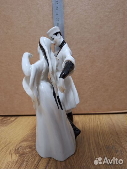 Лизгинка фарфор статуэтка СССР советская