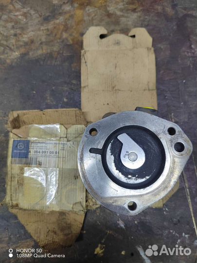 Насос топливный низкого давления A0040910501