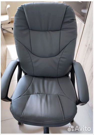 Офисное кресло