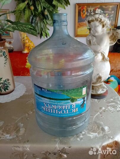 Бутыль 19 литров с ручкой есть и помпа