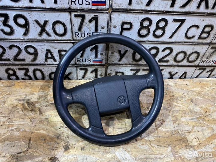 Руль Volkswagen Passat универсал 1.8 1989