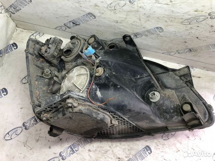 Фара передняя Toyota noah