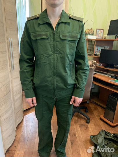 Зеленая офисная форма