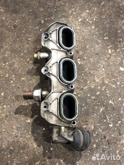 Впускной коллектор нижний левый VAG 06E133109AF