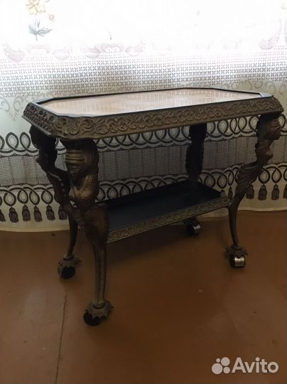 Винтажный журнальный столик