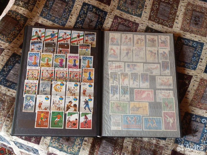 Альбомы с коллекцией марок, 570 шт