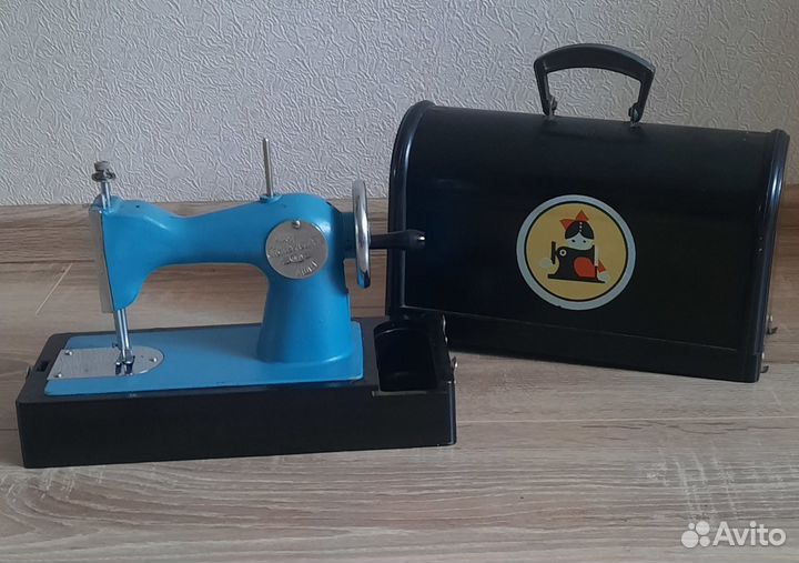 Детская швейная машинка