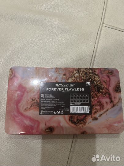 Палитра теней Revolution 18 цветов