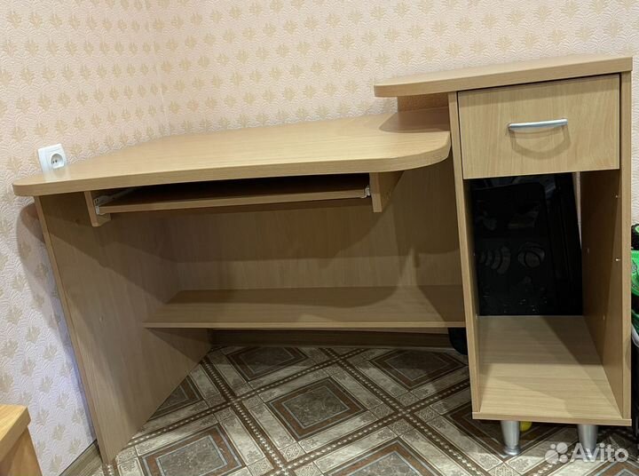 Компьютерный стол