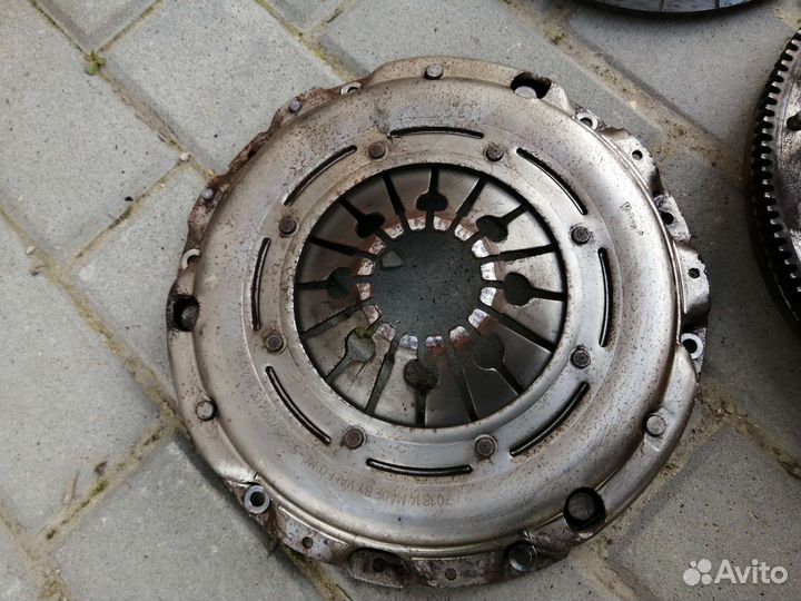 Маховик одномассовый Шаран 2005 год 1.9 2.0 тди