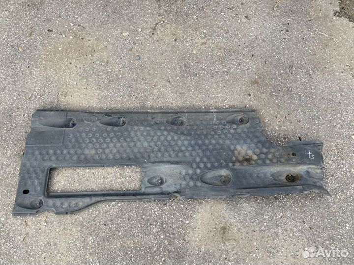 Защита днища передняя правая VW Passat B6